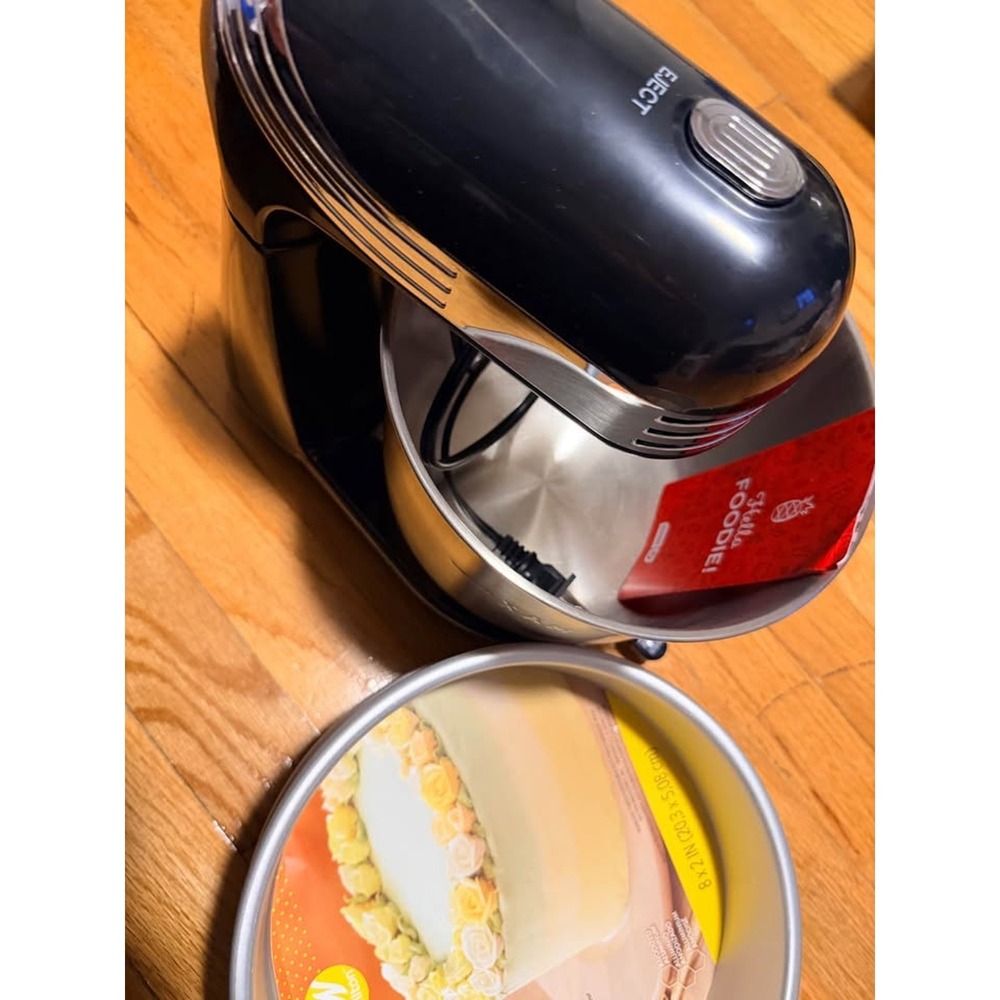 Dash Stand Mixer Wilton 8-Inch Round Cake Pans Black Like New Missing Blade